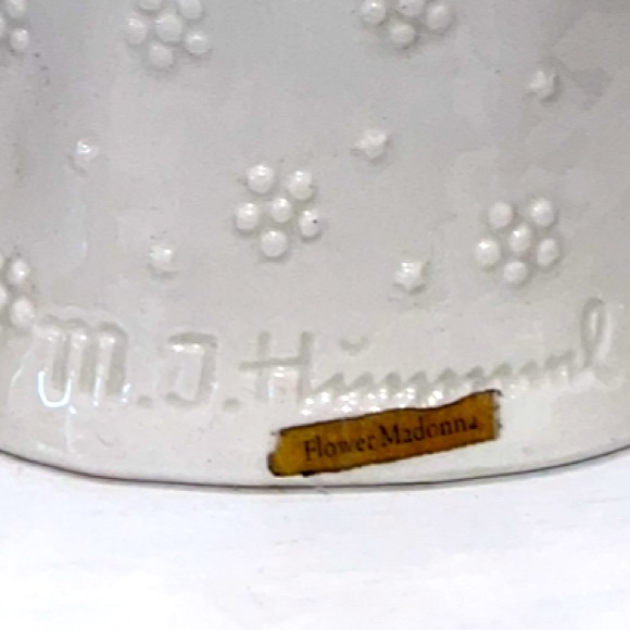 Goebel Hummel Flower Madonna Figurine Excellent preowned condition - Picture 3 of 5